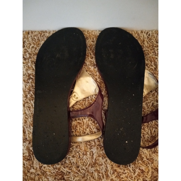 Guess Factory Carmela Wine Patent T-Strap Sandals - Picture 3 of 3